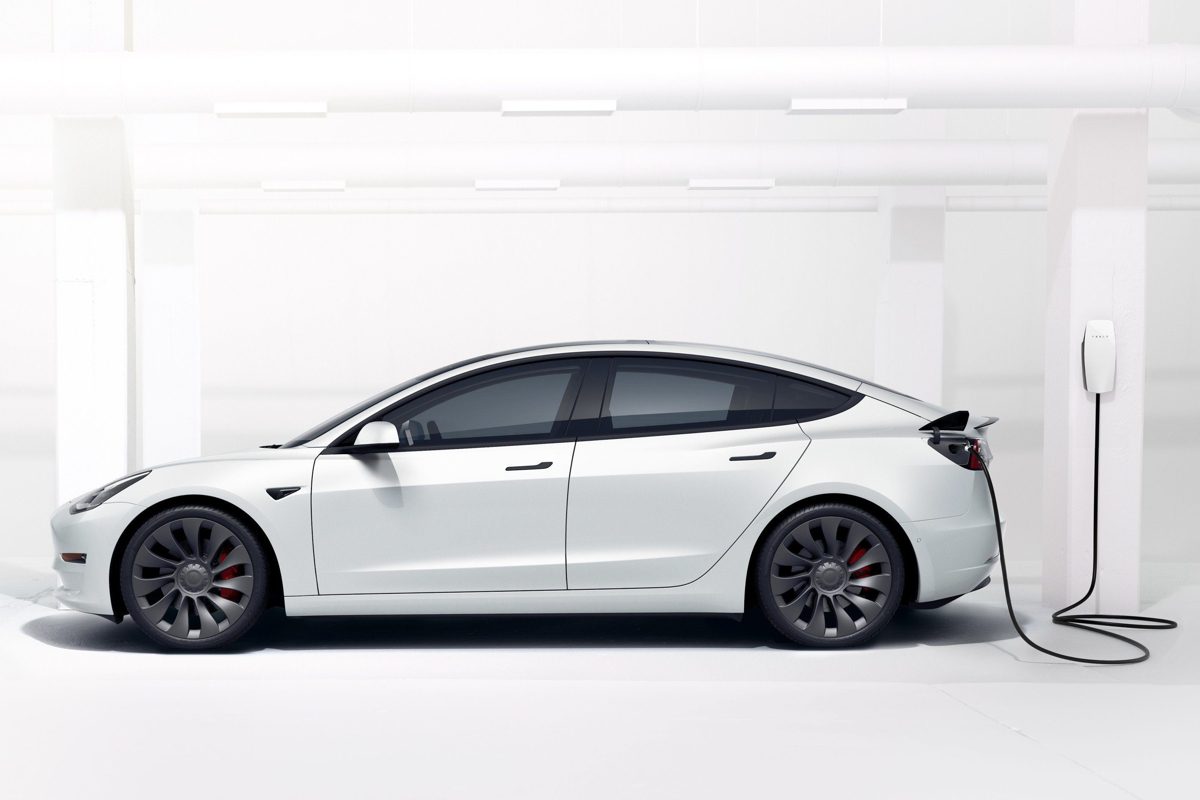TESLA MODEL 3