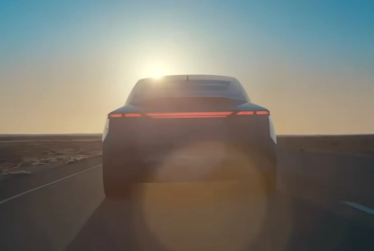 טויוטה מעולם אחר: תשכחו את כל מה שידעתם על קורולה ותתחילו לחשוב קצת טסלה